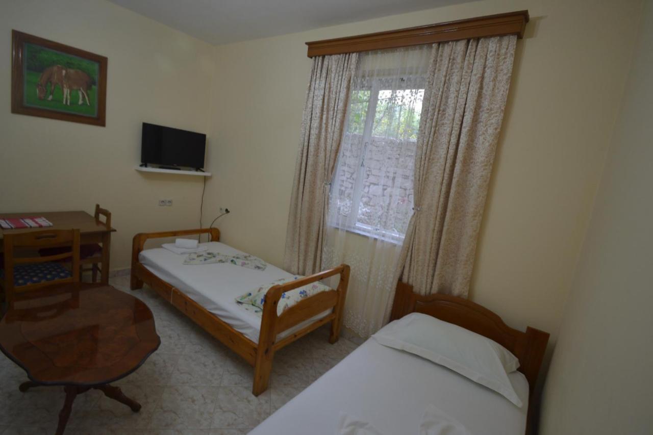 Villa Shqiponja Sarandë Esterno foto